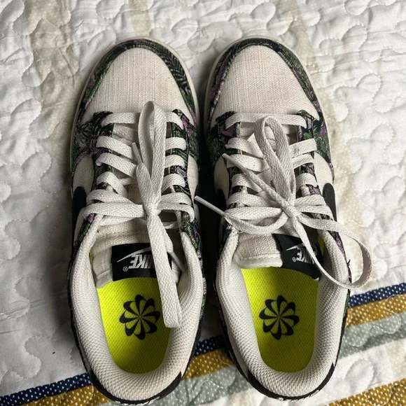 CRISP NIKE DUNK LOW NEXT NATURE FLORAL TAPESTRY SIZE 7.5 NEW!!!! - Picture 3 of 6